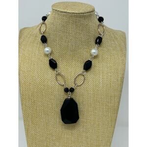 NWT White House Black Market Necklace